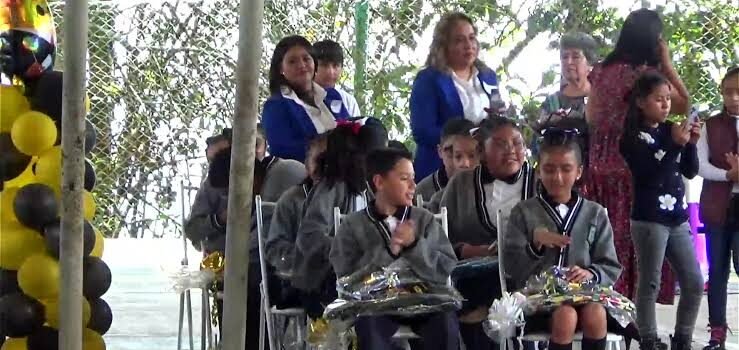 Alumnos de la Escuela Primaria 18 de Marzo celebran la culminación de esta etapa