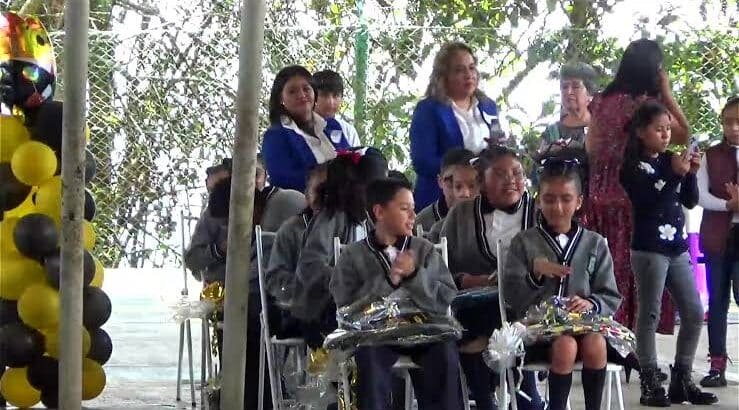Alumnos de la Escuela Primaria 18 de Marzo celebran la culminación de esta etapa