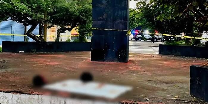 Dejan 2 cabezas humanas afuera del recinto ferial de Apatzingán