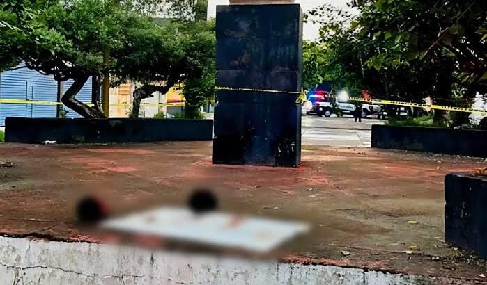 Dejan 2 cabezas humanas afuera del recinto ferial de Apatzingán