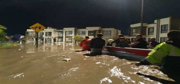Intensa lluvia deja viviendas inundadas y vehículos varados en La Piedad, Michoacán Intensa lluvia deja viviendas inundadas y vehículos varados en La Piedad, Michoacán
