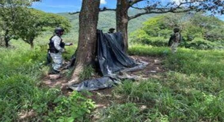 Caen tres presuntos ‘halcones’ del CJNG en Michoacán; les aseguran drogas y armas