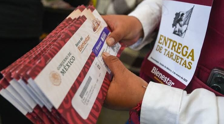 Dirección regional de Bienestar entrega tarjetas a incorporados del mes de junio