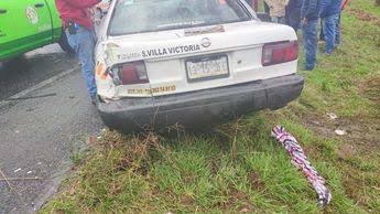 Hallan a hombre muerto dentro de vehículo en la Toluca-Zitácuaro