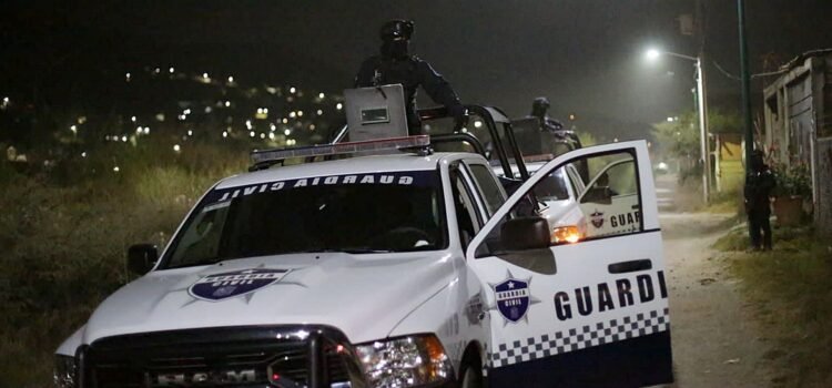 Activan operativo de seguridad en cinco municipios por bloqueos en Michoacán