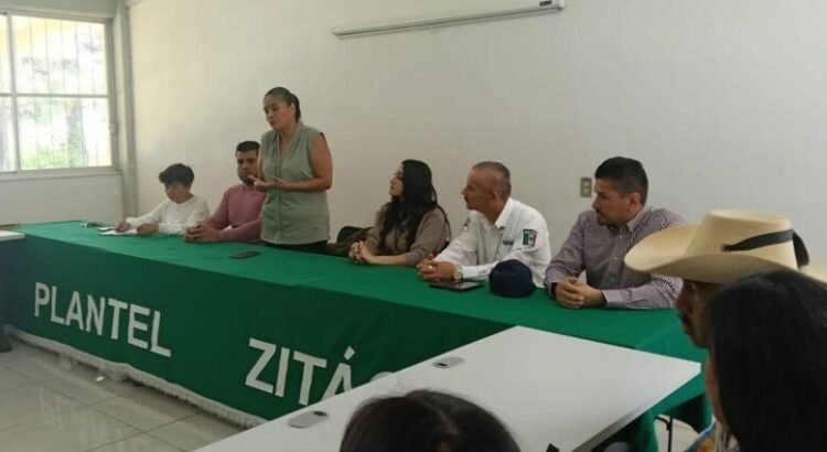Vecinos amenazan con bloqueos en Zitácuaro por falta de seguridad vial en Conalep