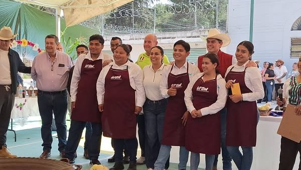 Éxito total la Feria del Mole organizada por la Jefatura de Tenencia de Coatepec de Morelos y el Ayuntamiento municipal