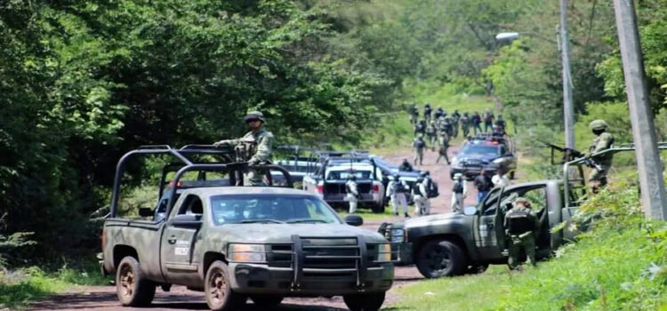 Enfrentamiento entre civiles armados y policías deja dos muertos en Michoacán