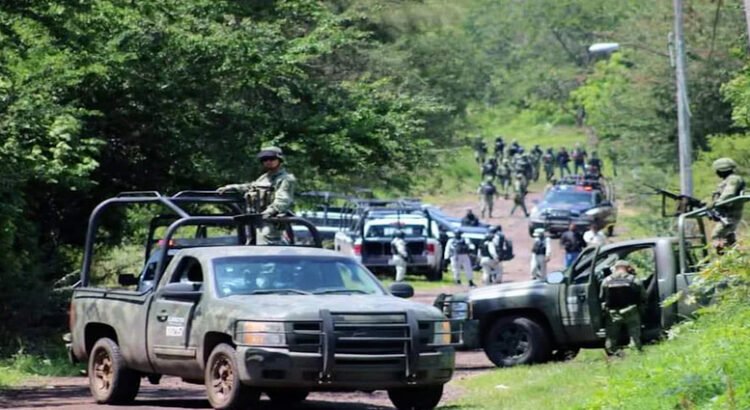 Enfrentamiento entre civiles armados y policías deja dos muertos en Michoacán