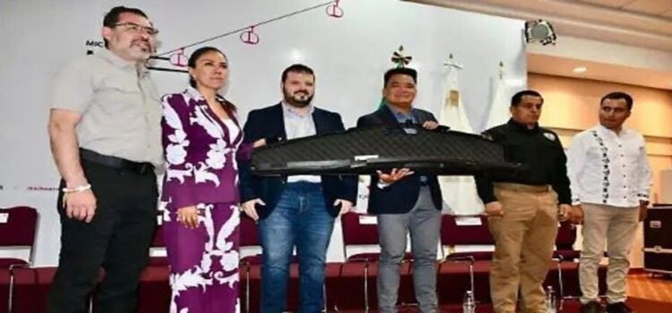 Entregan armamento a tres comunidades con autogobierno en Michoacán