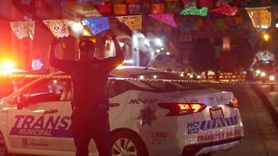 Localizan cadáver abandonado sobre la carretera Zamora-Tangancícuaro