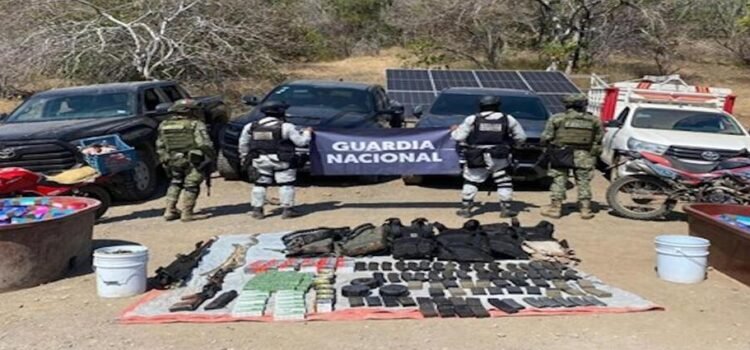 Decomisan arsenal y 330 kilogramos de droga sintética en Michoacán