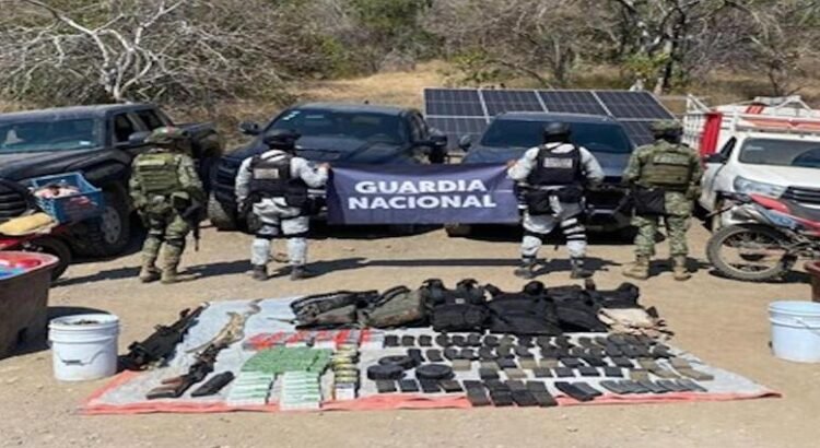 Decomisan arsenal y 330 kilogramos de droga sintética en Michoacán Decomisan arsenal y 330 kilogramos de droga sintética en Michoacán