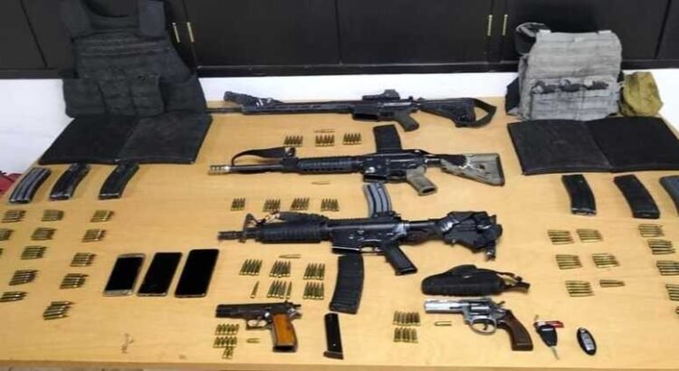 Detienen a cuatro personas y aseguran armas de fuego