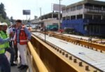 Toño Ixtláhuac supervisa avances en la ampliación del Puente de Fierro