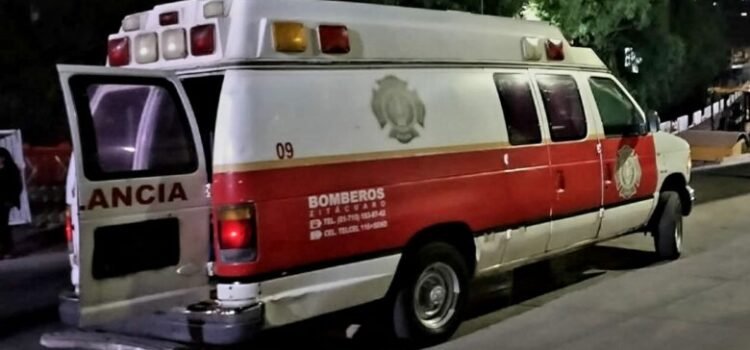 Agente vial de Zitácuaro balea a pareja en motocicleta