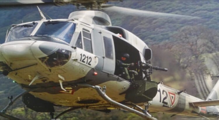 Helicóptero artillado abre fuego durante enfrentamiento en Michoacán Helicóptero artillado abre fuego durante enfrentamiento en Michoacán