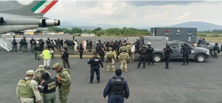 Trasladan a 25 reos peligrosos de Ceresos en Michoacán a prisiones federales