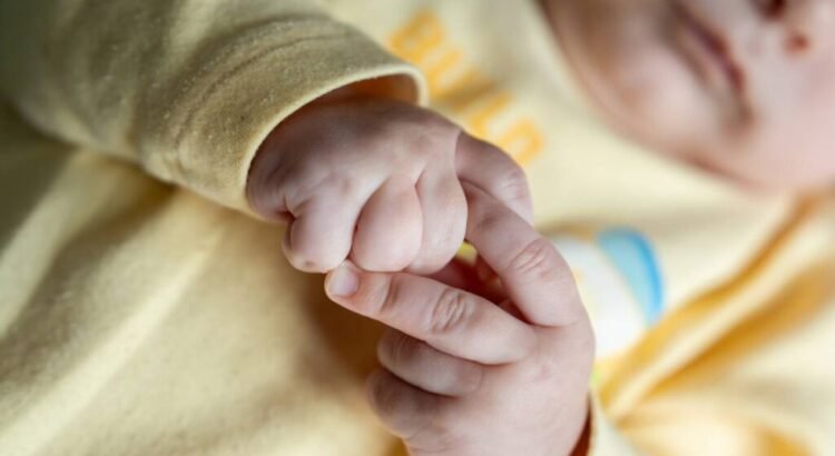 Operadora del C5 Michoacán salva a bebé a través de llamada telefónica