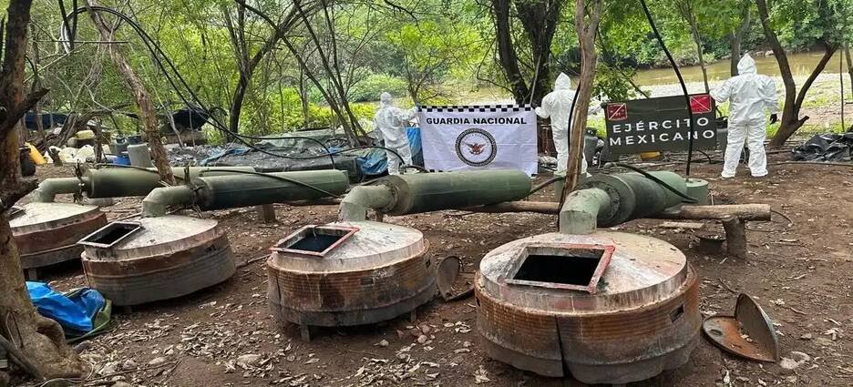 Operativo en Michoacán deja 15 detenidos y tres laboratorios clandestinos asegurados